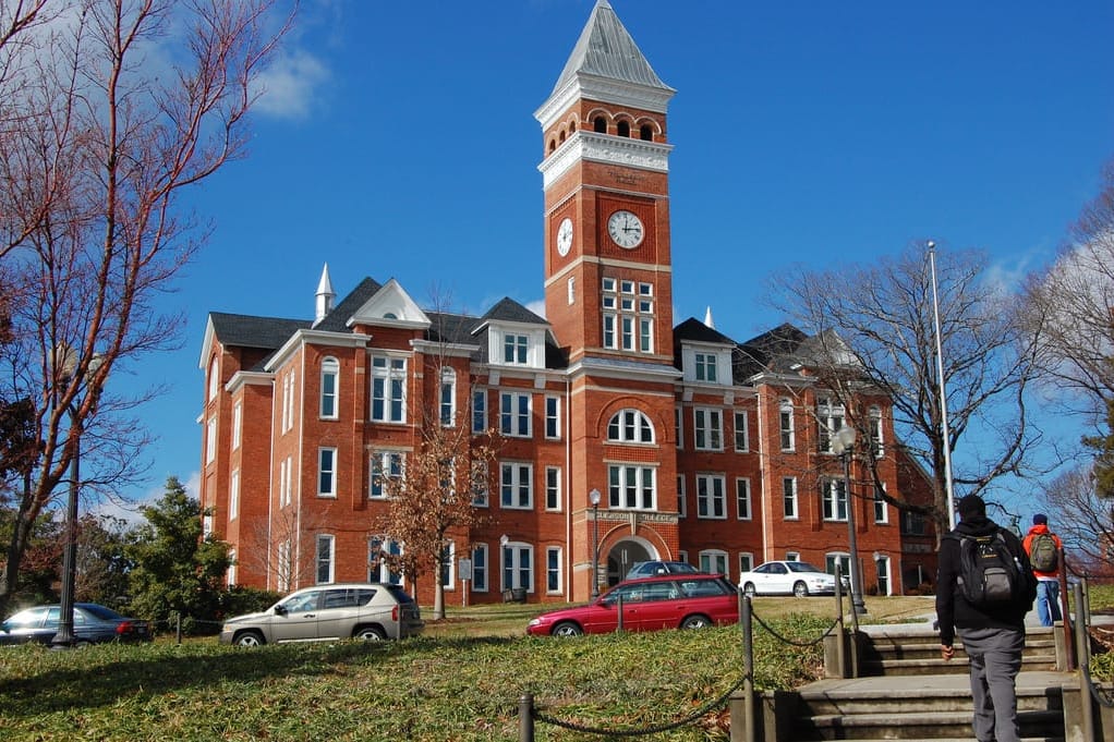 Union Warns Professors About Posting In the ‘Current Climate’