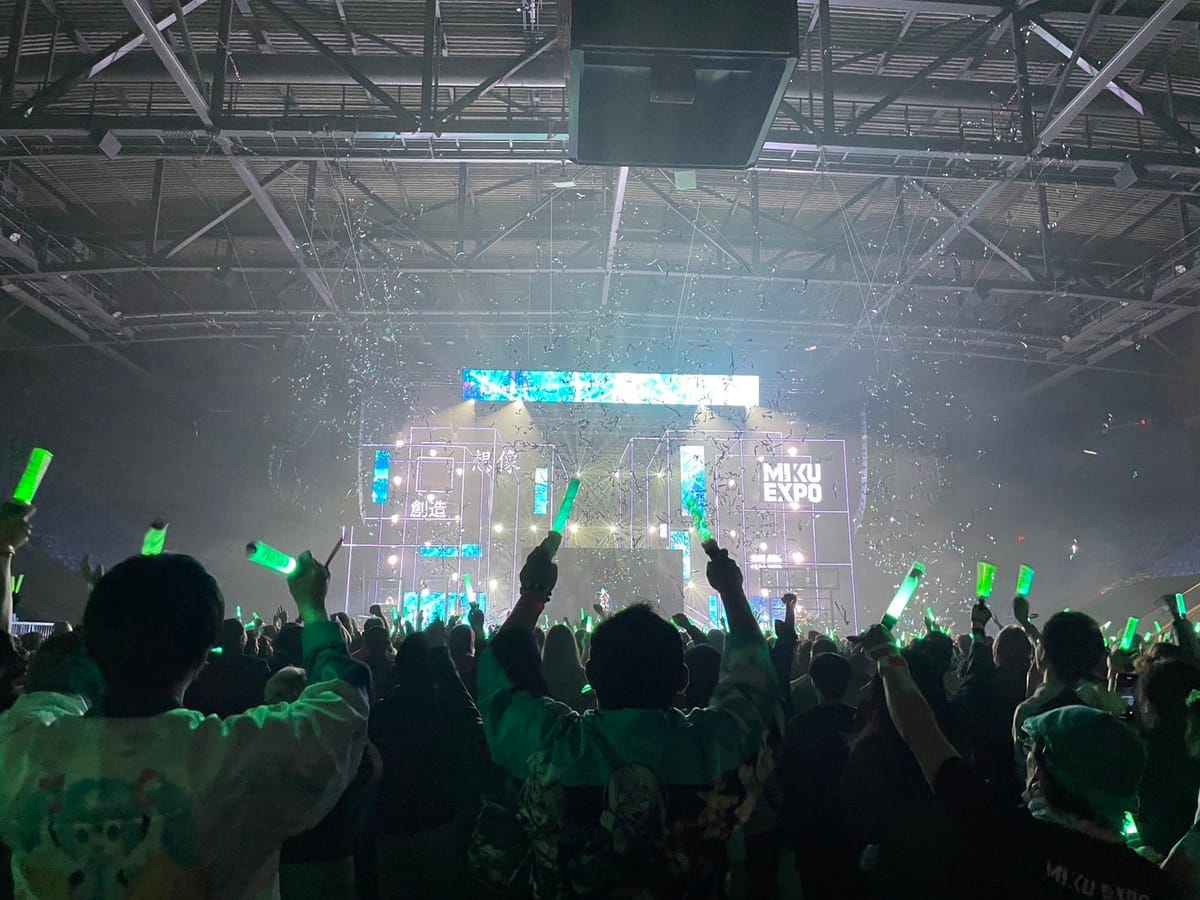 Hatsune Miku Fans Furious Live Show Was Just a Flatscreen On Stage, image size:1200x900