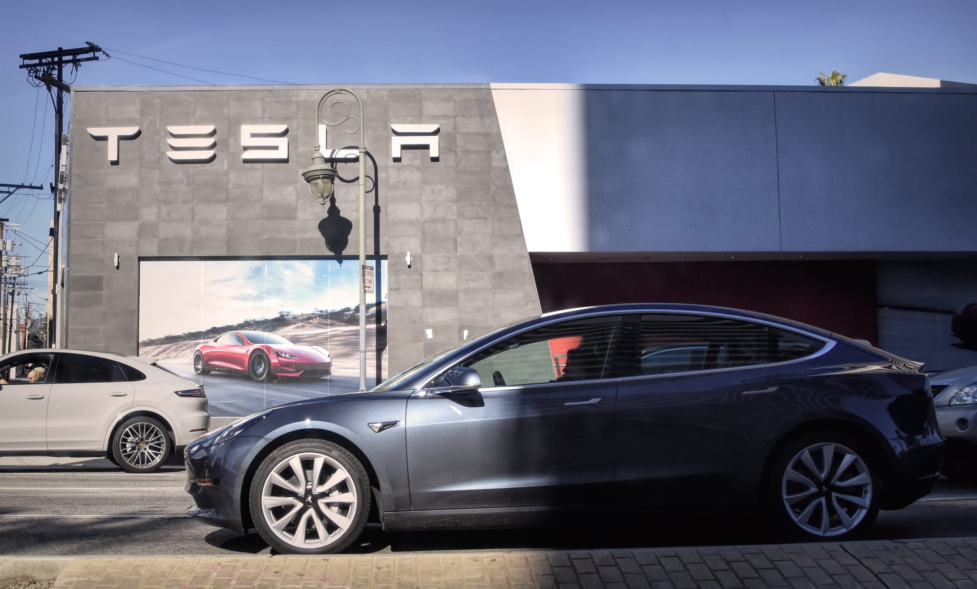 Tesla Owner Doxing Site ‘Dogequest’ Relaunches on Dark Web