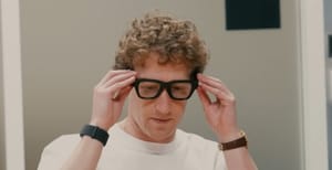 What’s the Difference Between AI Glasses and an iPhone? A Helpful Guide for Meta PR