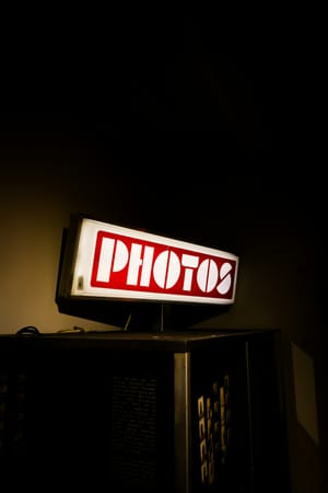 Wedding Photo Booth Company Exposes Customers’ Drunken Photos